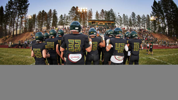 paradise-high-football-team-california-lead